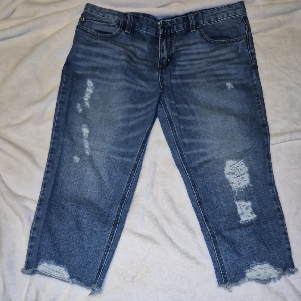 Distressed Cropped Blue Jeans
